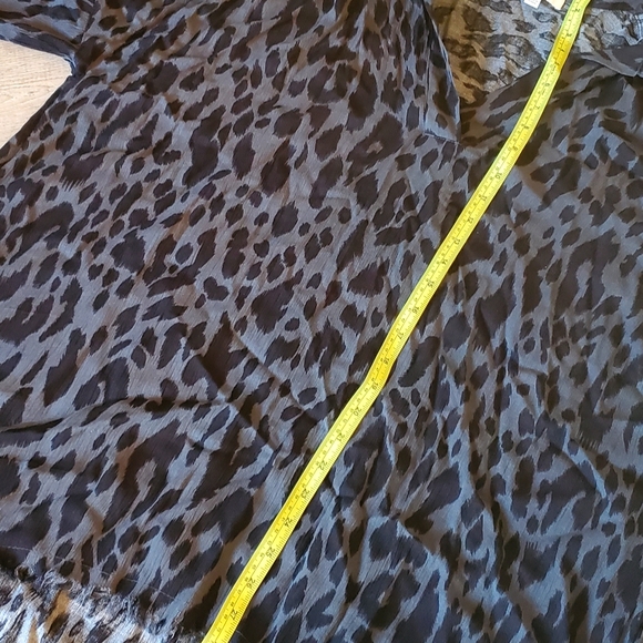 Umgee Black Leopard Frayed Bottom Tunic Top - Picture 5 of 5